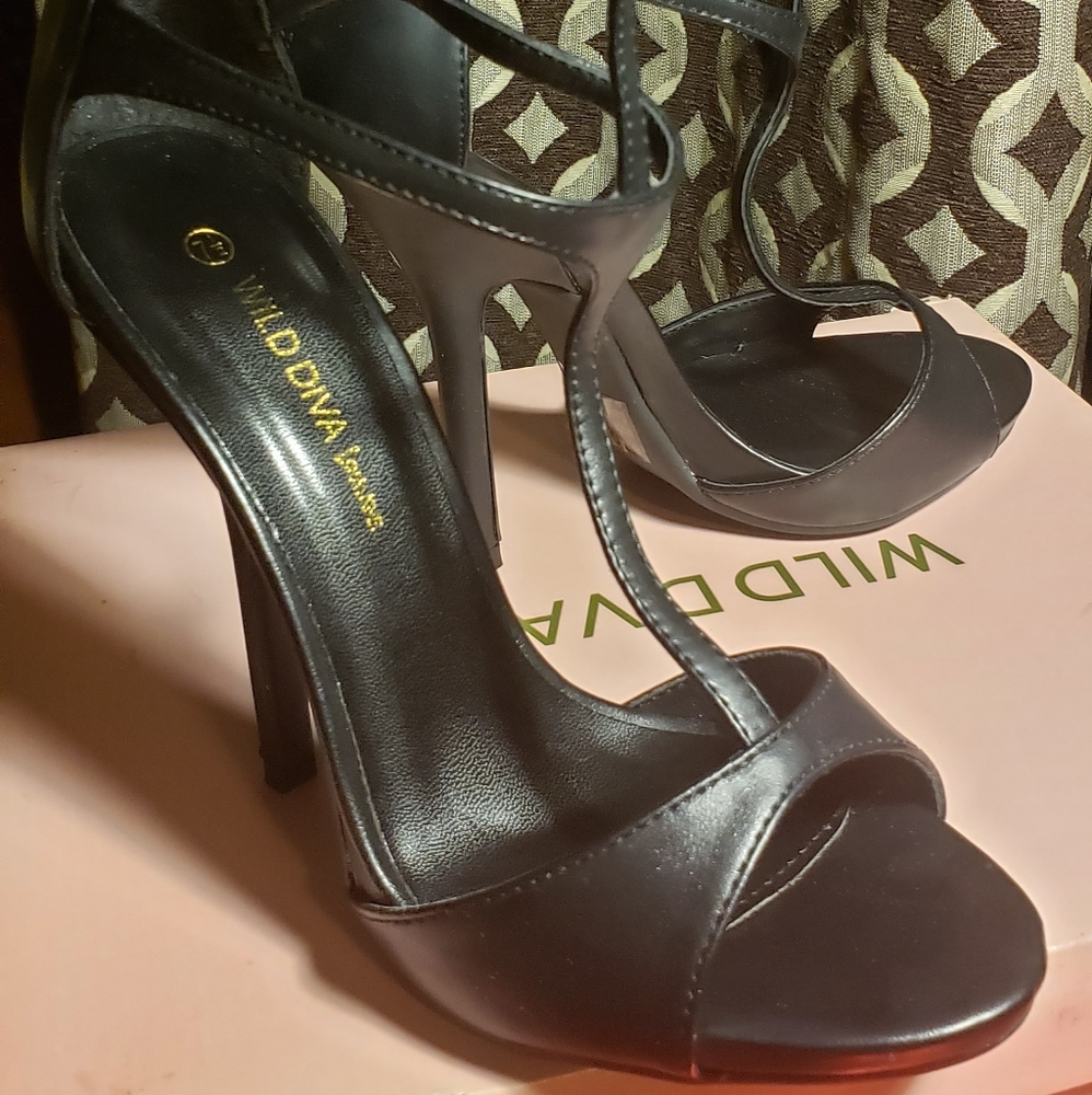 Shoes - Picture 3 of 6